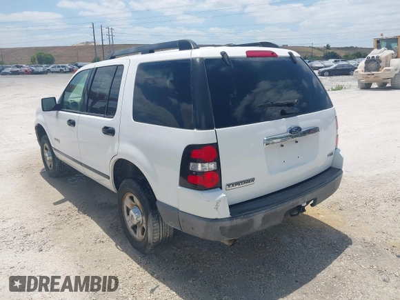 2006 Ford Explorer XLS with VIN 1FMEU62E26UA24271, listed as a IAAI auction lot 41886161 with 107,213 mi miles. Bid and sale history available at carsss.com. Image 3.
