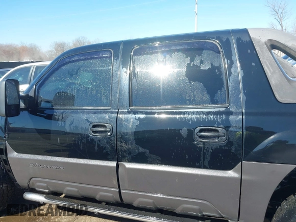 2003 Chevrolet Avalanche z VIN 3GNEK13T23G151831, wystawiony jako IAAI lot #41769769 z przebiegiem 207 010 mil mil oraz . Historia ofert i sprzedaży dostępna na DreamBid. Obrazek 14.