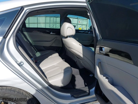 2016 Hyundai Sonata Hybrid Limited with VIN KMHE34L10GA018216, listed as a IAAI auction lot 41281991 with 129,429 mi miles. Bid and sale history available at carsss.com. Image 8.