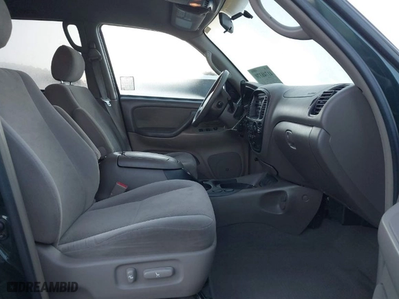2006 Toyota Sequoia SR5 with VIN 5TDZT34A66S268737, listed as a IAAI auction lot 41748370 with 135,796 mi miles. Bid and sale history available at carsss.com. Image 5.