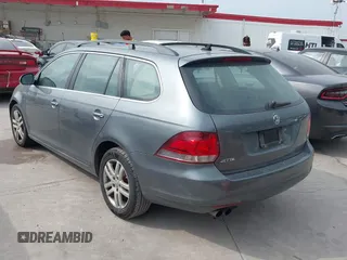 2010 Volkswagen Jetta TDI z VIN 3VWTL7AJ8AM654650, wystawiony jako IAAI lot #42264281 z przebiegiem 189 859 mil mil oraz . Historia ofert i sprzedaży dostępna na DreamBid. Obrazek 3.
