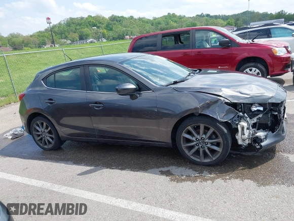 2018 Mazda 3 Touring z VIN 3MZBN1L35JM271525, wystawiony jako IAAI lot #42112552 z przebiegiem 107 299 mil mil oraz . Historia ofert i sprzedaży dostępna na DreamBid. Obrazek 13.