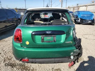 2022 MINI Hardtop Cooper SE with VIN WMW13DJ01N2R00366, listed as a Copart auction lot 81752854 with Not provided miles and Non repairable. Bid and sale history available at DreamBid. Image 6.