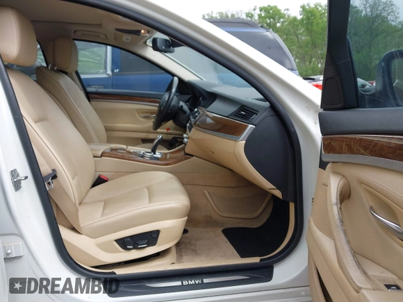 2012 BMW 5 Series 528i xDrive with VIN WBAXH5C58CDW11514, listed as a IAAI auction lot 42131076 with 146,788 mi miles. Bid and sale history available at carsss.com. Image 5.