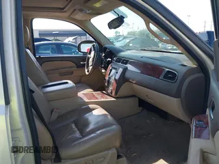 2010 Chevrolet Suburban LTZ with VIN 1GNUCKE06AR277074, listed as a IAAI auction lot 41828184 with 260,839 mi miles. Bid and sale history available at carsss.com. Image 5.