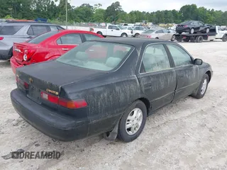 1997 Toyota Camry LE z VIN 4T1BG22K8VU004288, wystawiony jako IAAI lot #42358520 z przebiegiem 273 047 mil mil oraz . Historia ofert i sprzedaży dostępna na DreamBid. Obrazek 4.