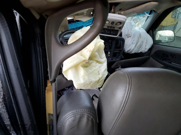 2003 GMC Yukon SLT with VIN 1GKEC13Z03R244247, listed as a Copart auction lot 65952894 with 0 mi miles and Salvage Title. Bid and sale history available at carsss.com. Image 8.