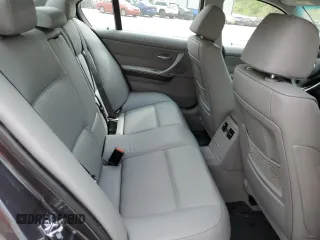 2006 BMW 3 Series 330i z VIN WBAVB33576KR77249, wystawiony jako Copart lot #54324055 z przebiegiem 93 180 mil mil oraz Szkoda całkowita • Salvage title. Historia ofert i sprzedaży dostępna na DreamBid. Obrazek 10.
