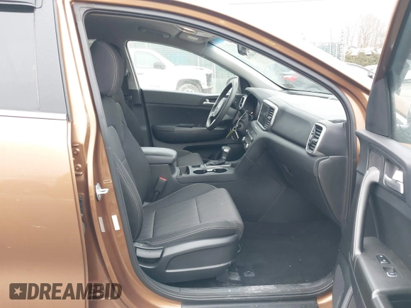 2020 Kia Sportage LX with VIN KNDPMCAC1L7807586, listed as a IAAI auction lot 41485581 with 28,941 mi miles. Bid and sale history available at carsss.com. Image 5.