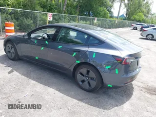 2023 Tesla Model 3 z VIN 5YJ3E1EA4PF461624, wystawiony jako IAAI lot #42433789 z przebiegiem 22 182 mil mil oraz . Historia ofert i sprzedaży dostępna na DreamBid. Obrazek 3.