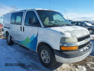 2007 Chevrolet City Express Cargo z VIN 1GCFH15Z471118962, wystawiony jako IAAI lot #41321004 z przebiegiem 149 526 mil mil oraz . Historia ofert i sprzedaży dostępna na DreamBid. Obrazek 1.