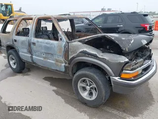 2000 Chevrolet Blazer LT with VIN 1GNDT13W5Y2100956, listed as a IAAI auction lot 42472609 with Not provided miles and . Bid and sale history available at DreamBid. Image 1.