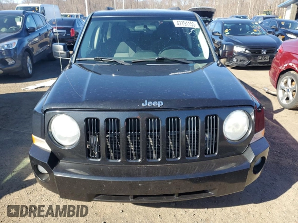 2010 Jeep Patriot Latitude z VIN 1J4NT1GA6AD646990, wystawiony jako Copart lot #47791155 z przebiegiem 131 904 mil mil oraz Czysty tytuł • Clean title. Historia ofert i sprzedaży dostępna na DreamBid. Obrazek 5.
