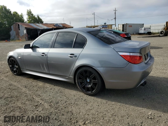 2008 BMW 5 Series 550i z VIN WBANW53598CT48590, wystawiony jako Copart lot #56258785 z przebiegiem 198 279 mil mil oraz Szkoda całkowita • Salvage title. Historia ofert i sprzedaży dostępna na DreamBid. Obrazek 2.