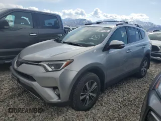 2018 Toyota RAV4 XLE with VIN JTMRFREV7JD229705, listed as a Copart auction lot 50071205 with 61,767 mi miles and Salvage Title. Bid and sale history available at carsss.com. Image 1.