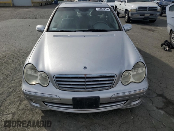 2005 Mercedes-Benz C 320 with VIN WDBRF64J75F581799, listed as a Copart auction lot 75458214 with 136,432 mi miles and Clean Title. Bid and sale history available at DreamBid. Image 5.