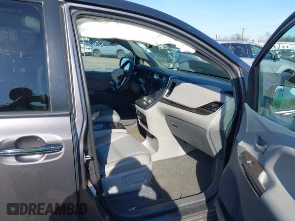 2019 Toyota Sienna XLE Auto Access Seat with VIN 5TDYZ3DC1KS009336, listed as a IAAI auction lot 41774424 with 108,334 mi miles. Bid and sale history available at carsss.com. Image 5.