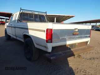 1985 Ford F-250 with VIN 1FTHX2516FKA70773, listed as a IAAI auction lot 41953313 with 986,298 mi miles. Bid and sale history available at carsss.com. Image 3.