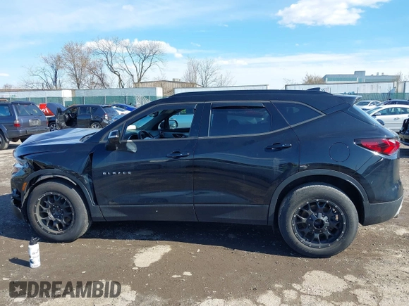 2020 Chevrolet Blazer LT z VIN 3GNKBHRS5LS678981, wystawiony jako IAAI lot #41882477 z przebiegiem Nie podano mil oraz . Historia ofert i sprzedaży dostępna na DreamBid. Obrazek 13.