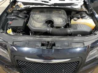 2013 Chrysler 300 S z VIN 2C3CCAGG2DH505279, wystawiony jako Copart lot #43584625 z przebiegiem 155 645 mil mil oraz Szkoda całkowita • Salvage title. Historia ofert i sprzedaży dostępna na DreamBid. Obrazek 11.