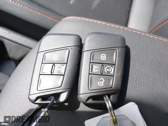 2024 Volkswagen Tiguan Wolfsburg Edition z VIN 3VV6B7AX1RM215178, wystawiony jako IAAI lot #42080886 z przebiegiem 6 914 mil mil oraz . Historia ofert i sprzedaży dostępna na DreamBid. Obrazek 11.