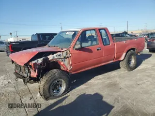 1990 Toyota Pickup DLX z VIN JT4VN13G4L5024413, wystawiony jako Copart lot #77612504 z przebiegiem 296 246 mil mil oraz Tytuł czysty. Historia ofert i sprzedaży dostępna na DreamBid. Obrazek 1.