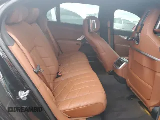 2024 BMW i7 xDrive60 z VIN WBY53EJ0XRCP79376, wystawiony jako Copart lot #74859304 z przebiegiem 12 526 mil mil oraz Nie do naprawy. Historia ofert i sprzedaży dostępna na DreamBid. Obrazek 10.