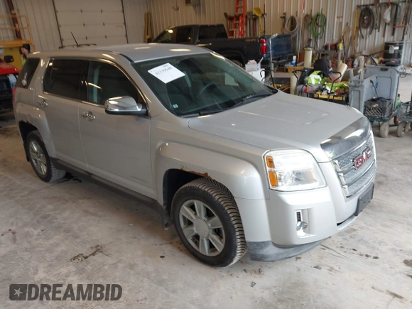 2013 GMC Terrain SLE z VIN 2GKFLREK5D6173952, wystawiony jako IAAI lot #42339648 z przebiegiem 120 239 mil mil oraz . Historia ofert i sprzedaży dostępna na DreamBid. Obrazek 1.