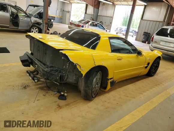 2002 Chevrolet Corvette Z06 z VIN 1G1YY12S925117946, wystawiony jako Copart lot #53126125 z przebiegiem 116 313 mil mil oraz Szkody całkowita. Historia ofert i sprzedaży dostępna na DreamBid. Obrazek 3.