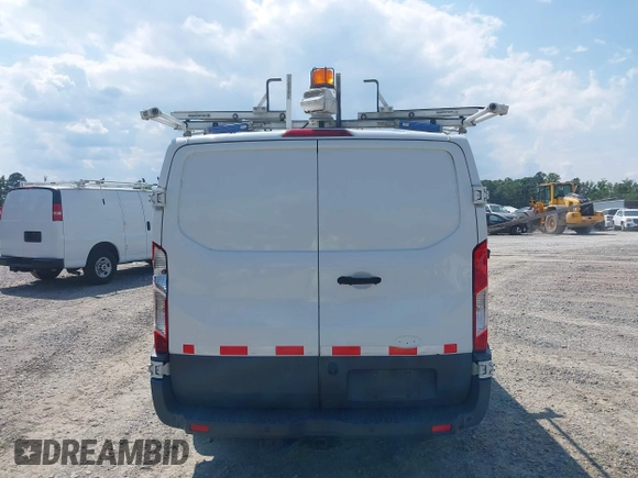 2017 Ford Transit z VIN 1FTYR1YM8HKA85286, wystawiony jako IAAI lot #42449147 z przebiegiem 230 391 mil mil oraz . Historia ofert i sprzedaży dostępna na DreamBid. Obrazek 16.