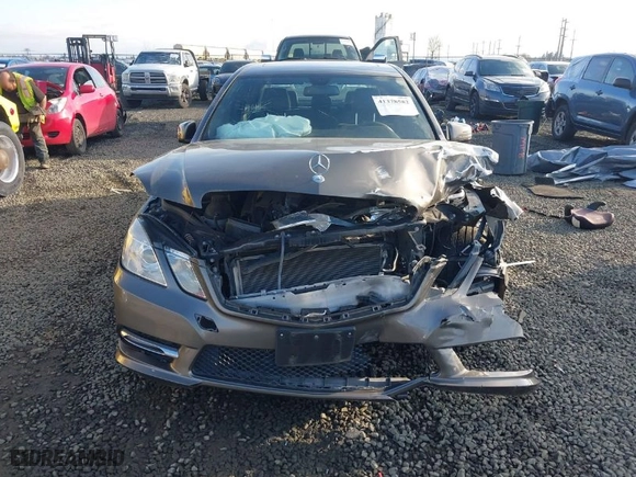 2013 Mercedes-Benz E-Class E 350 Luxury with VIN WDDHF8JB5DA761838, listed as a IAAI auction lot 41378582 with 1 mi miles. Bid and sale history available at carsss.com. Image 11.