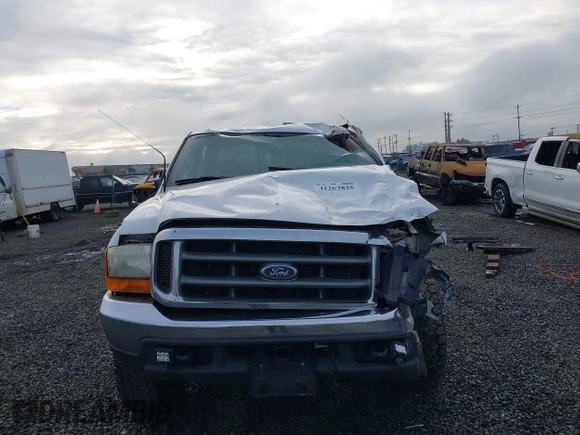 2000 Ford Super Duty F-250 XL with VIN 1FTNW21F8YEA59623, listed as a IAAI auction lot 41263825 with 371,405 mi miles. Bid and sale history available at carsss.com. Image 13.