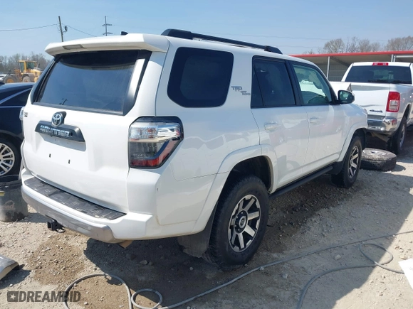 2021 Toyota 4Runner TRD Off Road with VIN JTEPU5JR4M5838551, listed as a IAAI auction lot 41759082 with 47,084 mi miles. Bid and sale history available at carsss.com. Image 4.