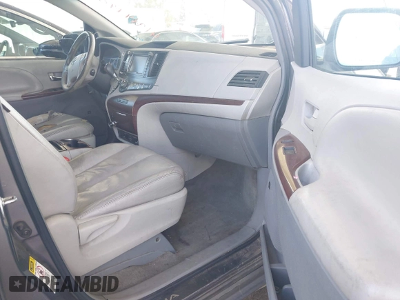 2011 Toyota Sienna XLE AAS with VIN 5TDYK3DC5BS146848, listed as a IAAI auction lot 41914140 with 259,862 mi miles. Bid and sale history available at carsss.com. Image 5.