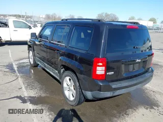 2011 Jeep Patriot Sport z VIN 1J4NT1GB8BD208238, wystawiony jako IAAI lot #41834103 z przebiegiem 200 947 mil mil oraz . Historia ofert i sprzedaży dostępna na DreamBid. Obrazek 3.