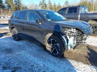 2024 Mitsubishi Outlander SE with VIN JA4J4VA82RZ056194, listed as a IAAI auction lot 41408423 with 2,138 mi miles. Bid and sale history available at carsss.com. Image 1.