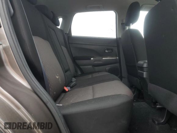 2019 Mitsubishi Outlander ES z VIN JA4AR3AU7KU014836, wystawiony jako Copart lot #55296935 z przebiegiem 14 378 mil mil oraz Szkody całkowita. Historia ofert i sprzedaży dostępna na DreamBid. Obrazek 11.