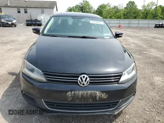 2013 Volkswagen Jetta SE with VIN 3VWDP7AJ8DM360632, listed as a Copart auction lot 57238425 with 133,972 mi miles and Salvage title. Bid and sale history available at DreamBid. Image 5.