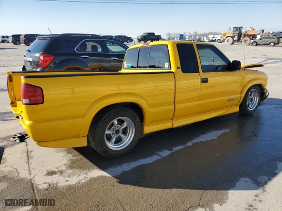 2003 Chevrolet S-10 LS with VIN 1GCCS19XX38164939, listed as a Copart auction lot 47346715 with 125,033 mi miles and Salvage Title. Bid and sale history available at carsss.com. Image 3.