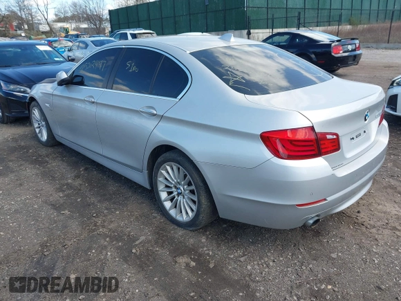 2012 BMW 5 Series 535i xDrive z VIN WBAFU7C5XCDU58749, wystawiony jako IAAI lot #41766454 z przebiegiem Nie podano mil oraz . Historia ofert i sprzedaży dostępna na DreamBid. Obrazek 3.