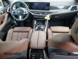2025 BMW X5 sDrive40i z VIN 5UX13EU07S9X93779, wystawiony jako Copart lot #55974175 z przebiegiem 8 970 mil mil oraz Szkoda całkowita • Salvage title. Historia ofert i sprzedaży dostępna na DreamBid. Obrazek 8.