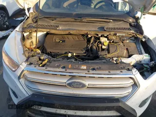 2018 Ford Escape SE z VIN 1FMCU9GD6JUC13023, wystawiony jako IAAI lot #41023197 z przebiegiem 105 489 mil mil oraz . Historia ofert i sprzedaży dostępna na DreamBid. Obrazek 10.