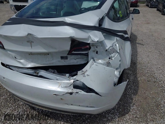 2022 Tesla Model 3 Long Range z VIN 5YJ3E1EB4NF165427, wystawiony jako IAAI lot #42290413 z przebiegiem 73 493 mil mil oraz . Historia ofert i sprzedaży dostępna na DreamBid. Obrazek 20.