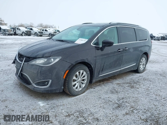 2018 Chrysler Pacifica Touring L Plus z VIN 2C4RC1EGXJR261251, wystawiony jako IAAI lot #41180745 z przebiegiem 82 548 mil mil oraz . Historia ofert i sprzedaży dostępna na DreamBid. Obrazek 22.