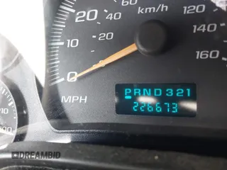 2005 Chevrolet Express Passenger z VIN 1GNFG15T751169844, wystawiony jako IAAI lot #42393893 z przebiegiem 226 673 mil mil oraz . Historia ofert i sprzedaży dostępna na DreamBid. Obrazek 15.