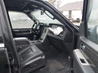 2008 Lincoln Navigator with VIN 5LMFU28518LJ04445, listed as a IAAI auction lot 41353163 with 999,999 mi miles. Bid and sale history available at carsss.com. Image 5.