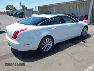 2012 Jaguar XJ z VIN SAJWA1CB4CLV33824, wystawiony jako IAAI lot #42279485 z przebiegiem 147 376 mil mil oraz . Historia ofert i sprzedaży dostępna na DreamBid. Obrazek 4.