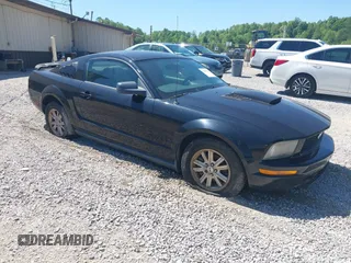2005 Ford Mustang Deluxe z VIN 1ZVFT80N255235793, wystawiony jako IAAI lot #42203473 z przebiegiem 117 702 mil mil oraz . Historia ofert i sprzedaży dostępna na DreamBid. Obrazek 1.