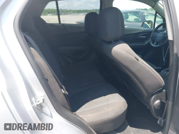 2021 Chevrolet Trax LS z VIN KL7CJKSB2MB316589, wystawiony jako IAAI lot #42203347 z przebiegiem 77 105 mil mil oraz . Historia ofert i sprzedaży dostępna na DreamBid. Obrazek 8.