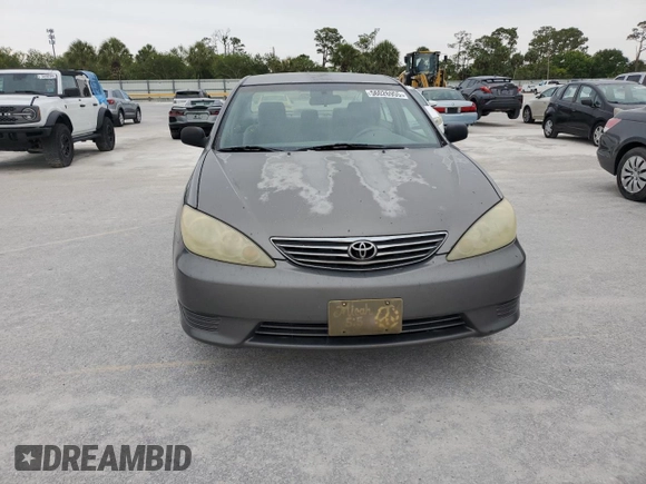 2006 Toyota Camry STD z VIN 4T1BE32K36U699650, wystawiony jako Copart lot #61942095 z przebiegiem 194 810 mil mil oraz Czysty tytuł • Clean title. Historia ofert i sprzedaży dostępna na DreamBid. Obrazek 5.